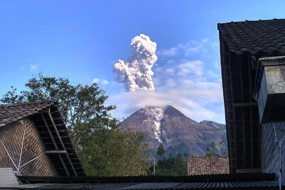 Puluhan Pendaki Terjebak dalam Erupsi Gunung Merapi Sumbar, Begini Kondisinya! Simak Juga Sejarah Letusannya