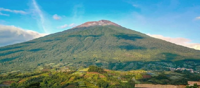 5 Mitos dan Kepercayaan Unik Gunung Slamet: Bulan Januari dan Februari Ternyata Berbahaya?