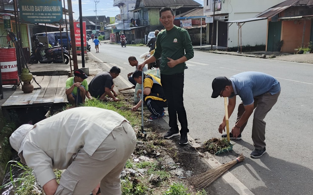 Jumat Bersih di Kelurahan Sukorejo, Jangan Lagi Buang Sampah Sembarangan