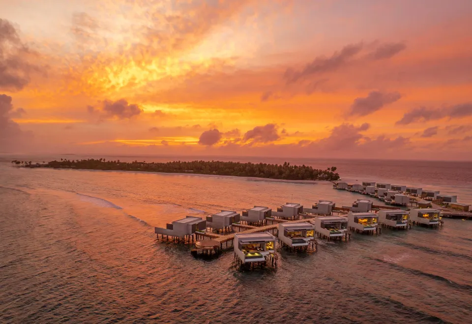 Pesona Pantai Maldives Kemantren, Surga Bagi Penikmat Senja di Lamongan yang Instagramable! 