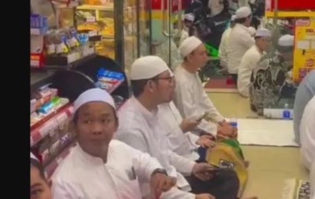 Salat Tarawih dalam Minimarket, Tradisi Unik Jelang Lebaran di Bogor