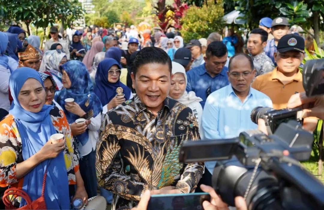 Pagar Alam Pecahkan Rekor MURI dengan Acara Minum Kopi Serentak Terbanyak di Pinggir Sungai