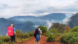 Eksplorasi Gunung Sunda, Keindahan Alam dan 7 Misteri yang Bikin Merinding!