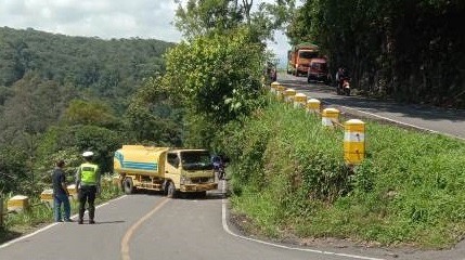 Patah As, Truk Pengangkut CPO Guncang Tikungan Endikat, Arus Lalin Liku Endikat Sempat Macet