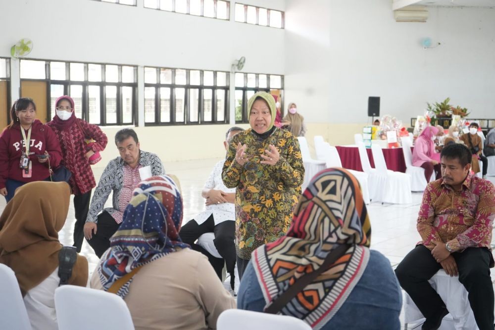 Serahkan Bantuan untuk Kelompok Rentan di Bandung, Mensos: Pastikan Permudah Prosedur Bantuan