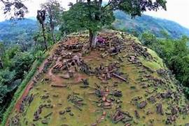 Kok Bisa Fakta Gunung Padang Ini Tarik Perhatian Arkeolog Dunia! Ada  APa?