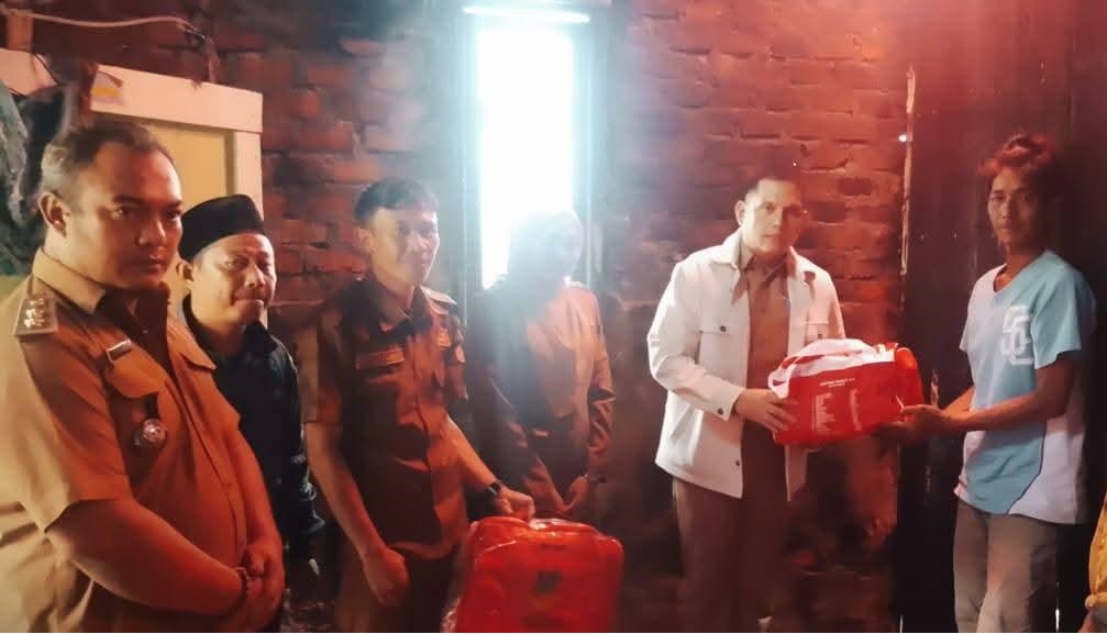 Dinsos Salurkan Bantuan kepada Korban Kebakaran