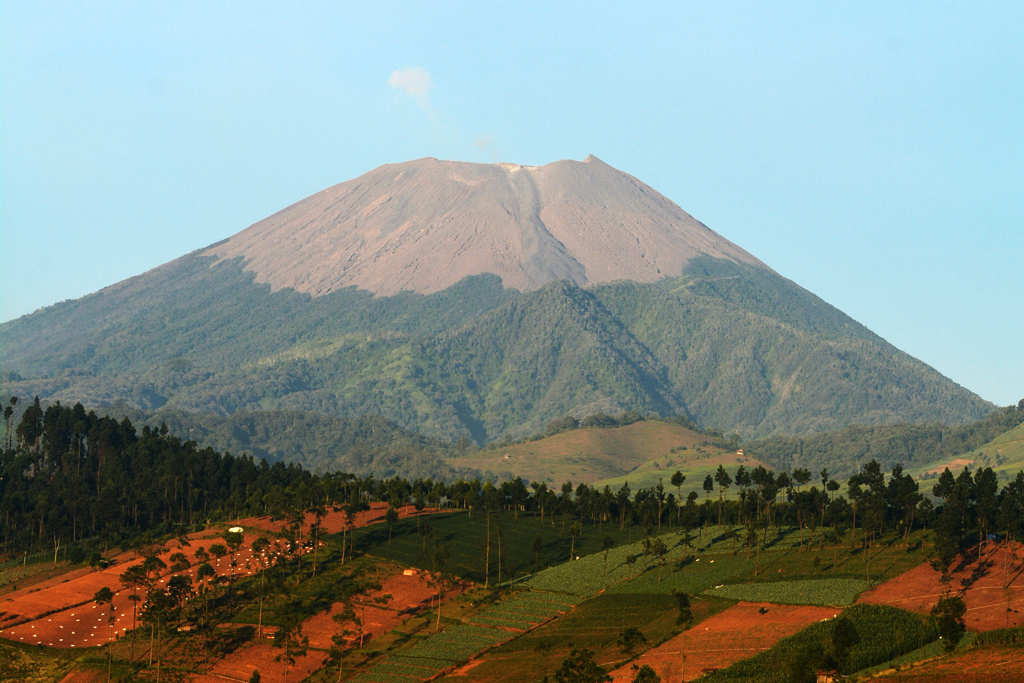 Jangan Sembarangan! Catat 5 Hal Penting Sebelum Mengunjungi Gunung Slamet Jawa Tengah