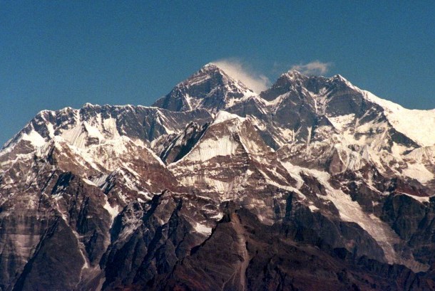 Gunung Himalaya, Benarkah Memiliki Masalah Peningkatan Suhu Ekstrim Dan Sampah Plastik? 