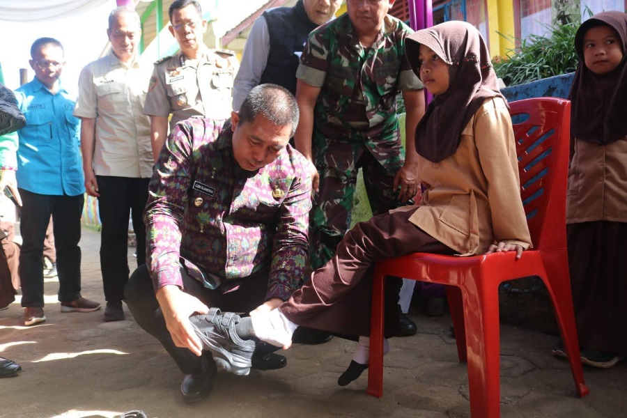 Dukung Asta Cita Presiden RI, Wako Pagar Alam Launching Program Perlengkapan Sekolah Gratis