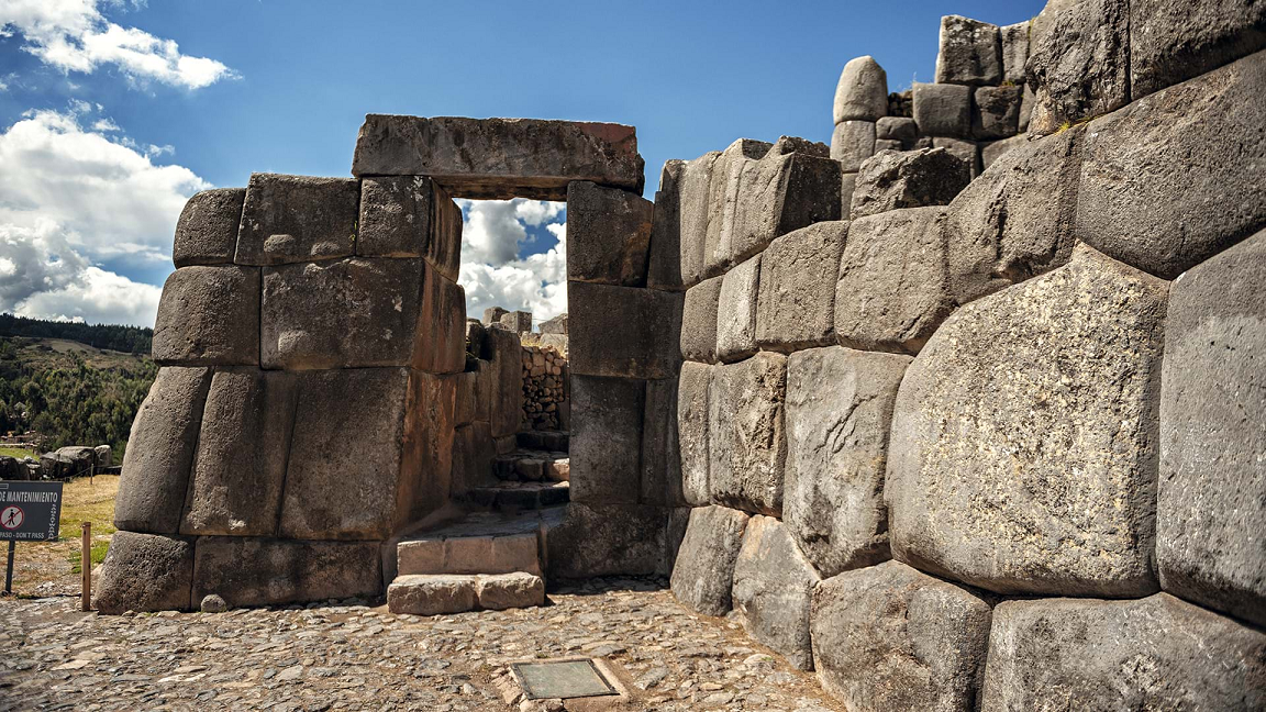 Mengungkap Rahasia Sacsayhuamán: Warisan Astronomi Suku Inca yang Mengagumkan