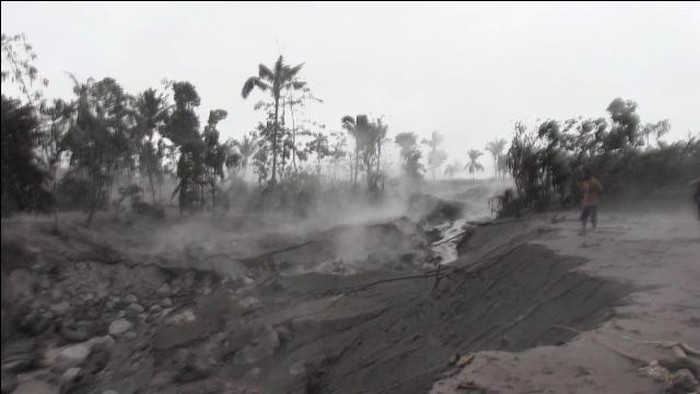 Semeru Awas, Ancaman Guguran Awan Panas-Banjir Lahar Masih Diwaspadai