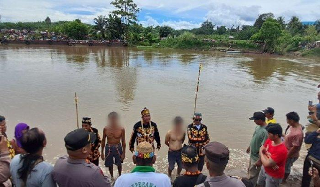 VIRAL!!! Sumpah Dolop: Ritual Sakral Dayak Agabag yang Bertujuan Untuk Menentukan Kebenaran!