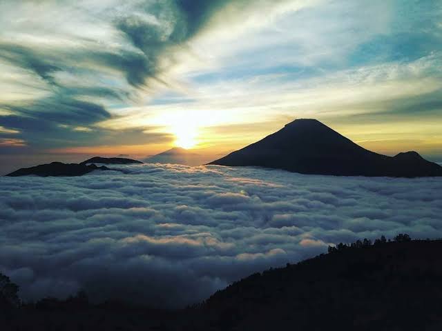 Menakjubkan! Inilah 5 Keunikan Dataran Tinggi Dieng , Negeri di Atas Awan yang ada di Indonesia