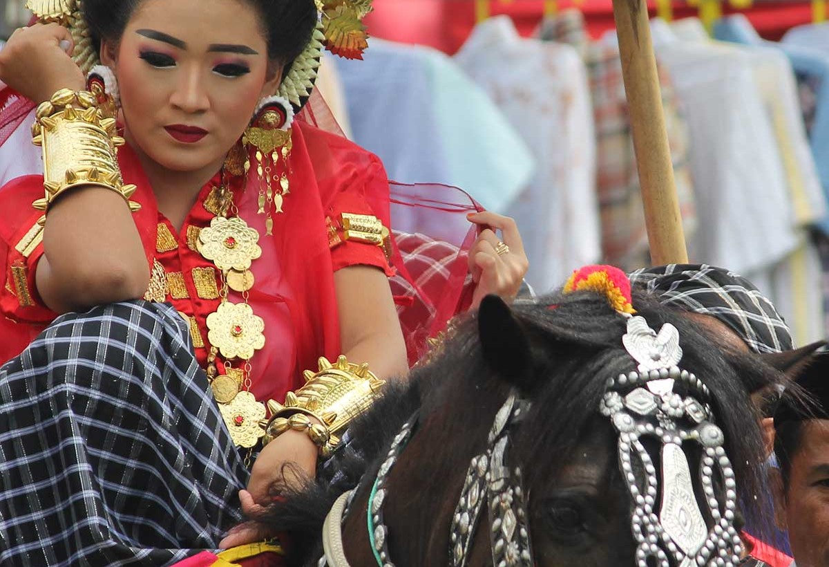 Pernah Dengar Tarian Tradisional Suku Mandar? Lihat Keindahannya!