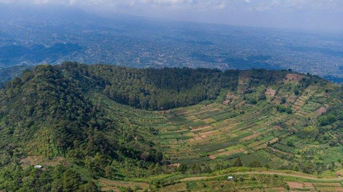 Gunung Blego: Legenda Puncak Terbelah dan Kisah Mistis yang Menyelimutinya