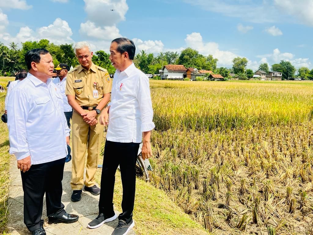Prabowo Dampingi Presiden Jokowi Kunjungan Kerja Ke Kebumen