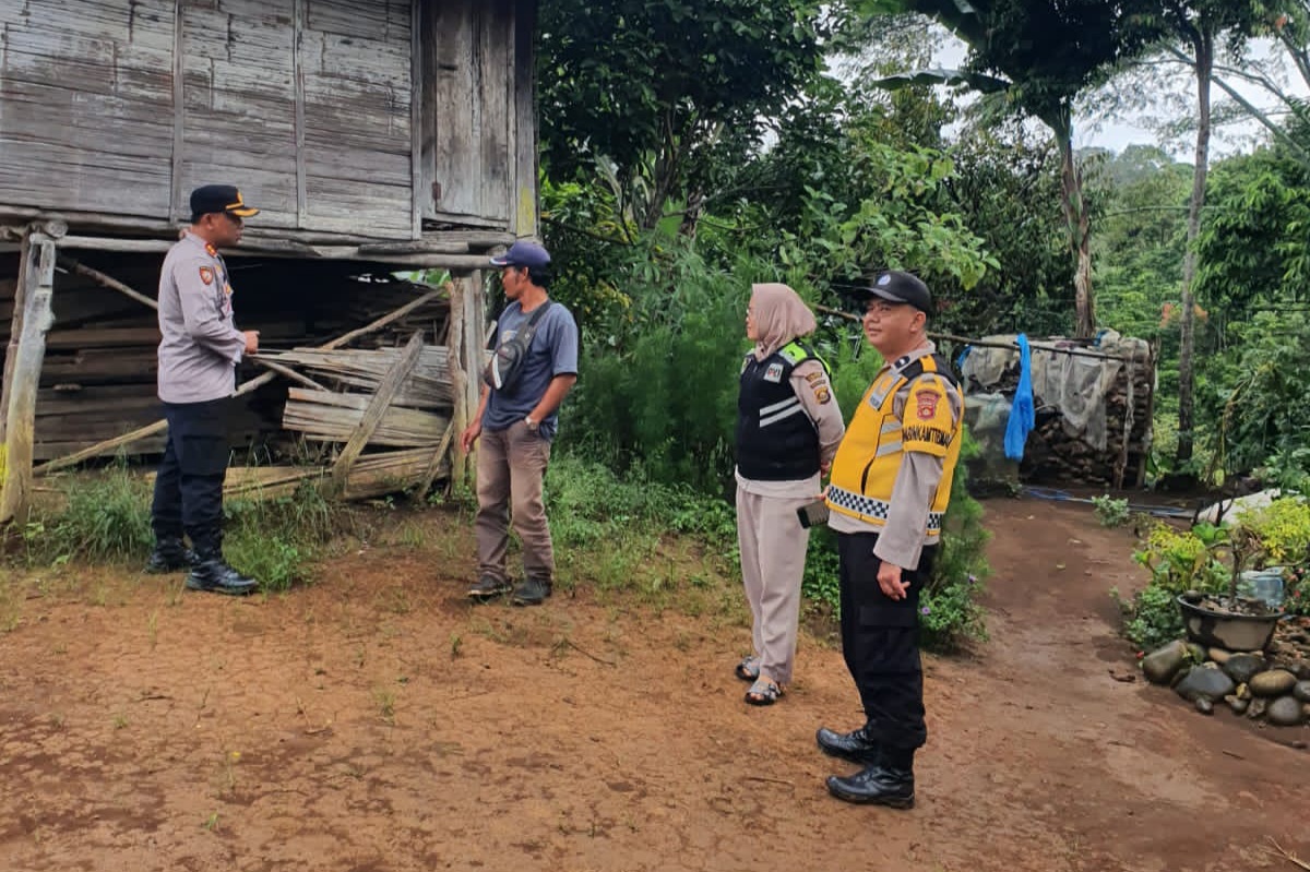 Dokkes Polres Pagaralam Berikan Layanan Kesehatan di Pondok Kebun