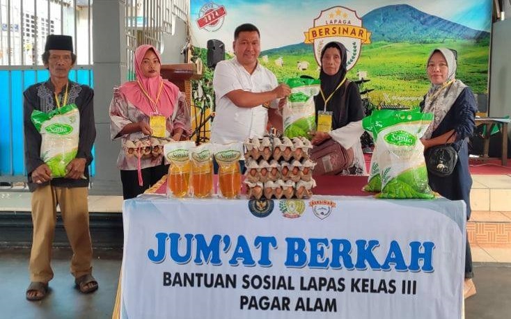 Lapas Pagar Alam Salurkan Bansos kepada Keluarga WBP