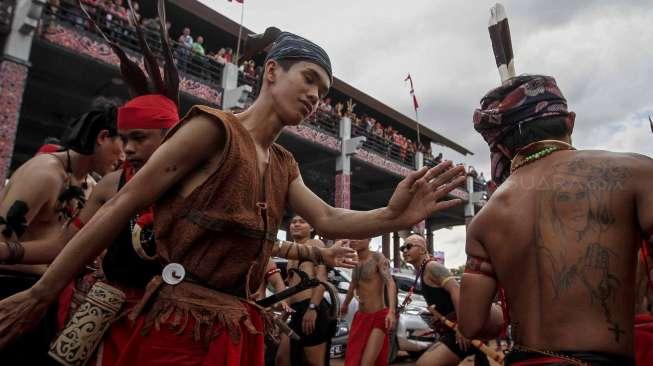Bikin Heran, inilah Ritual Aneh yang Dilakukan Suku-suku di Indonesia 