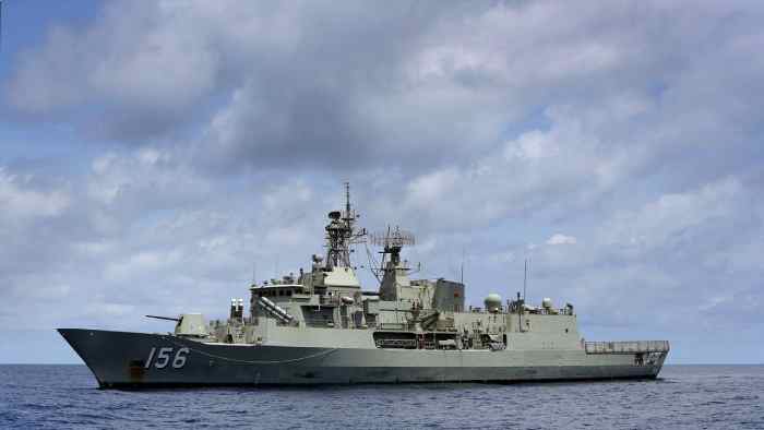 Penyelam Angkatan Laut Australia Diserang Sonar Kapal Perusak AL Cina