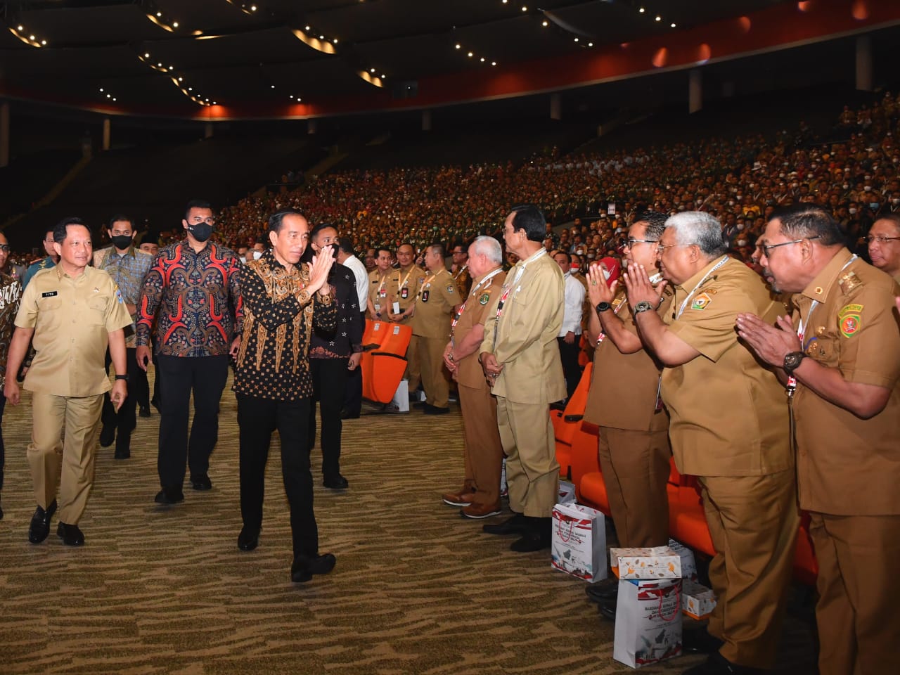 Tekankan Pentingnya Investasi, Presiden Minta Daerah Selesaikan Dua Masalah Besar