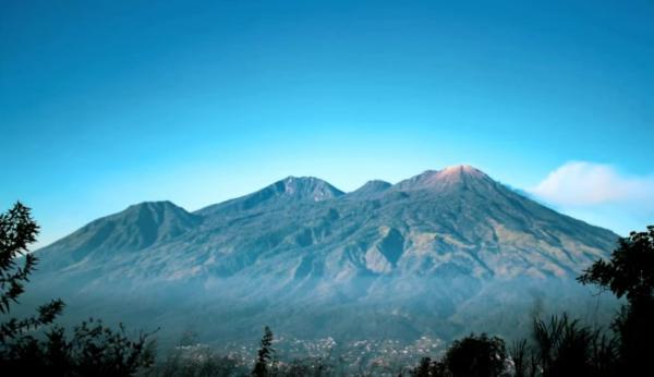 Mitos yang Mengerikan di Gunung Arjuno! Salah Satunya Sering Terdengar Suara Alunan Gamelan 