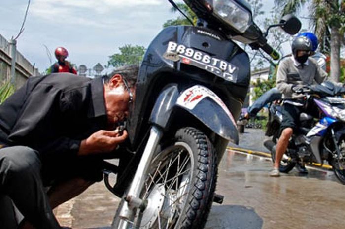 Motor Mati Saat Hujan! Cek 4 Penyebab Ini