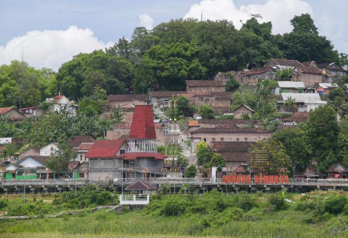 Mengapa Ribuan Orang Ziarah ke Gunung Kemukus untuk Bersetubuh?