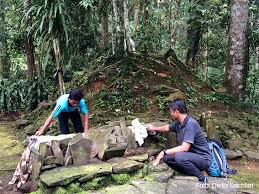 Terungkap! Ini Dia Nama 4 Makam Keramat Misterius di Gunung Salak!