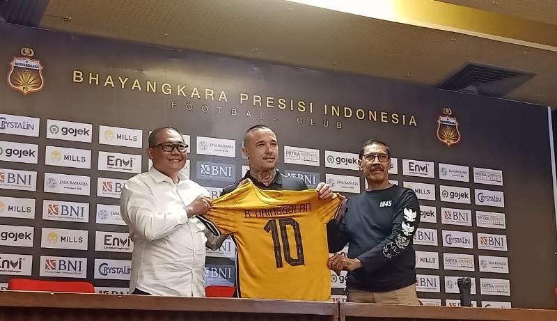 Radja Nainggolan Resmi Diperkenalkan oleh Bhayangkara FC!