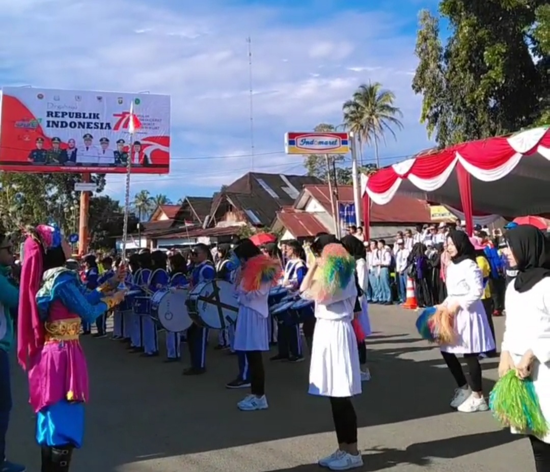 Marching Band SMP Muhammadiyah Tampil Memukau di Depan Panggung Penghormatan 