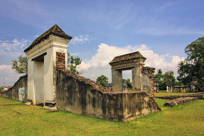 Menggali Sejarah Keraton Kaibon: Dari Pusat Kekuasaan ke Situs Wisata