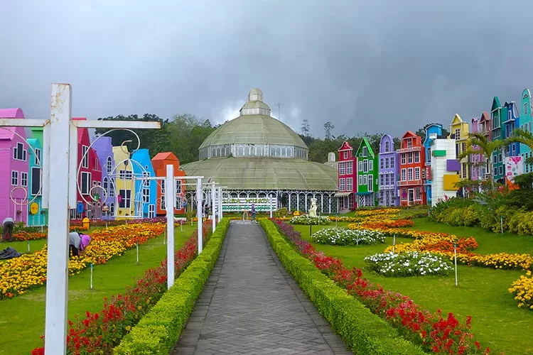 Punya Spot Foto Instagramable, Inilah Pesona Wisata Taman Bunga Terbaik di Malang