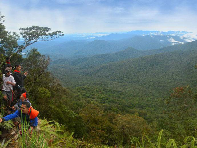 Gak Boleh Sembarangan! Ternyata Ada Ritual Khusus Yang Harus Dijalani Sebelum Mendaki Gunung Bukit Raya