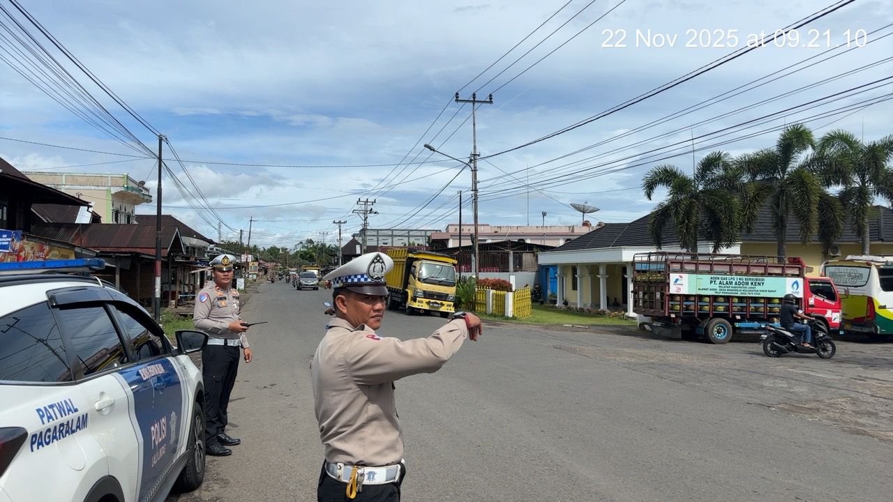 Satlantas Polres Pagar Alam Gelar Patroli di SPBU Simpang Manna, Antisipasi Kemacetan!