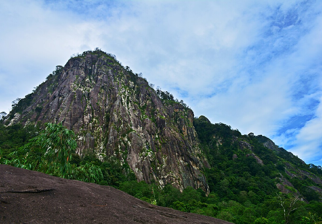 Misteri dan Legenda di Balik Nama Gunung Berungkal