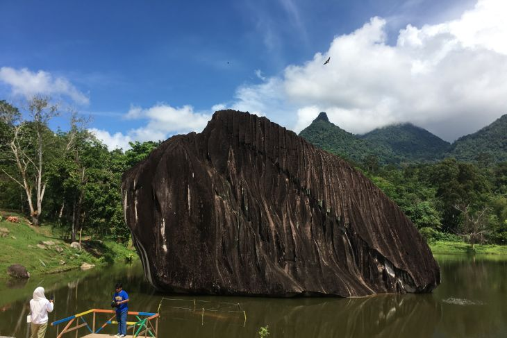 Batu Belimbing: Warisan Geologi yang Menjadi Simbol Budaya Bangka Belitung