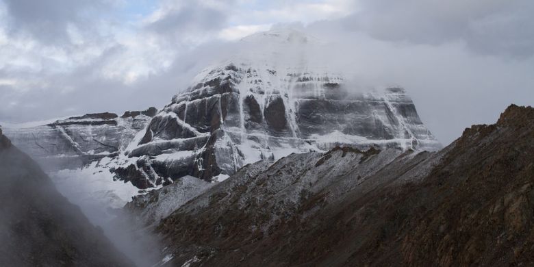 Menakjubkan! Inilah Salah Satu Gunung Tersuci di Dunia yang Tak Bisa di Daki