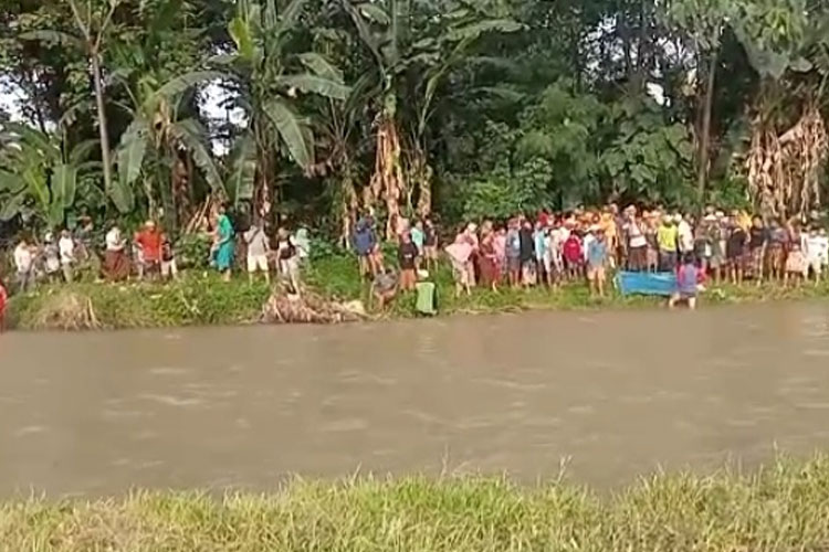 Ditemukan, Remaja yang Hilang Terseret Banjir di Sungai Rondoningo Probolinggo