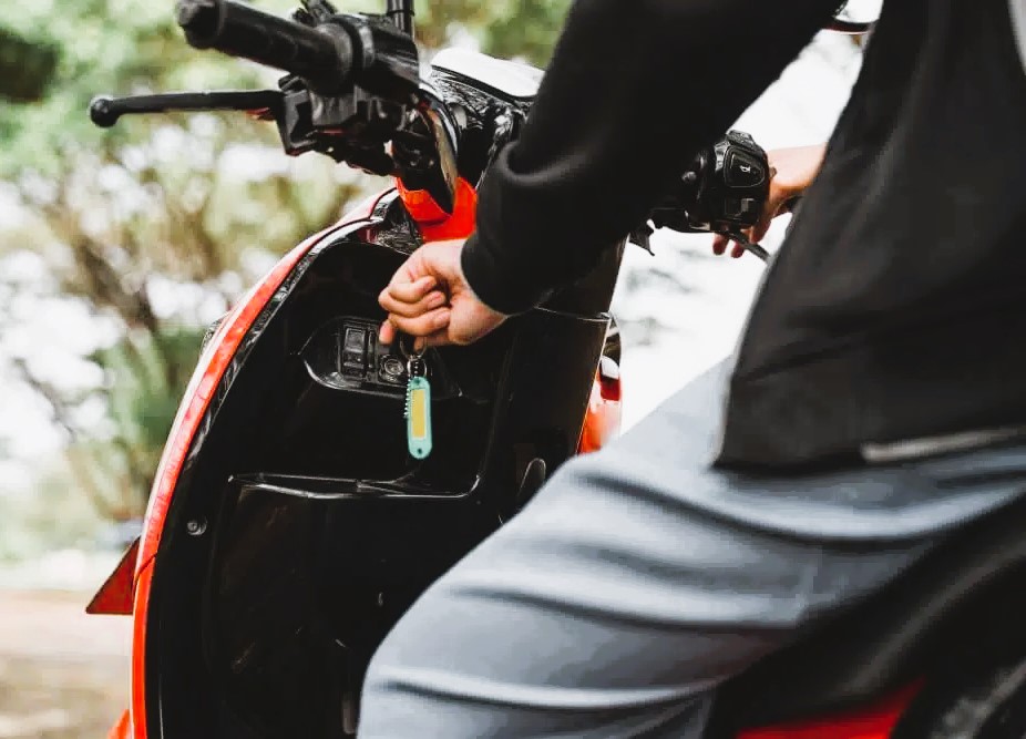 Stop Memanaskan Motor Terlalu Lama, Ini Cara yang Benar Menjaga Mesin