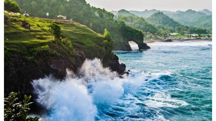 Dengan Pemandangan Mempesona, 7 Pantai Di Kebumen Ini Jadi Tujuan Utama Buat Healing!