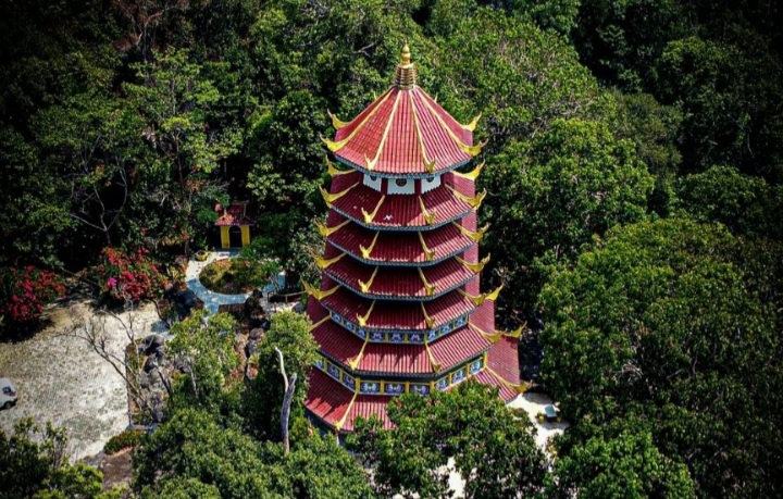 Megah Dipinggir Pantai, Begini Pesona Pagoda Nusantara di Bangka