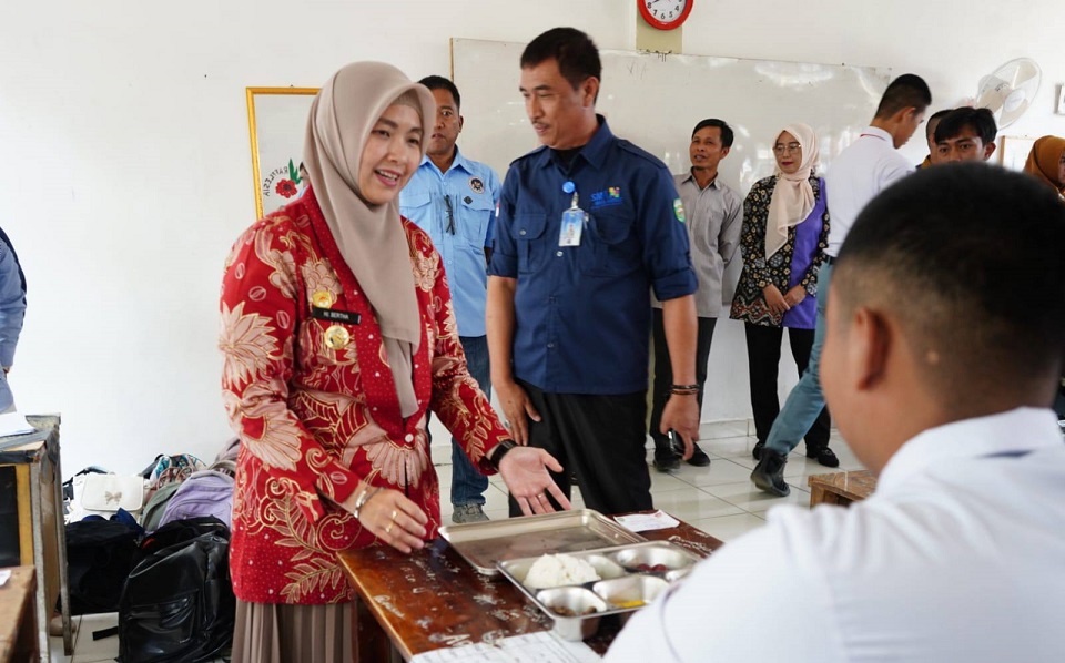 1.160 Siswa SMAN 1 Pagar Alam Santap MBG, Wawako : Pemkot Komitmen Penuhi Gizi Pelajar