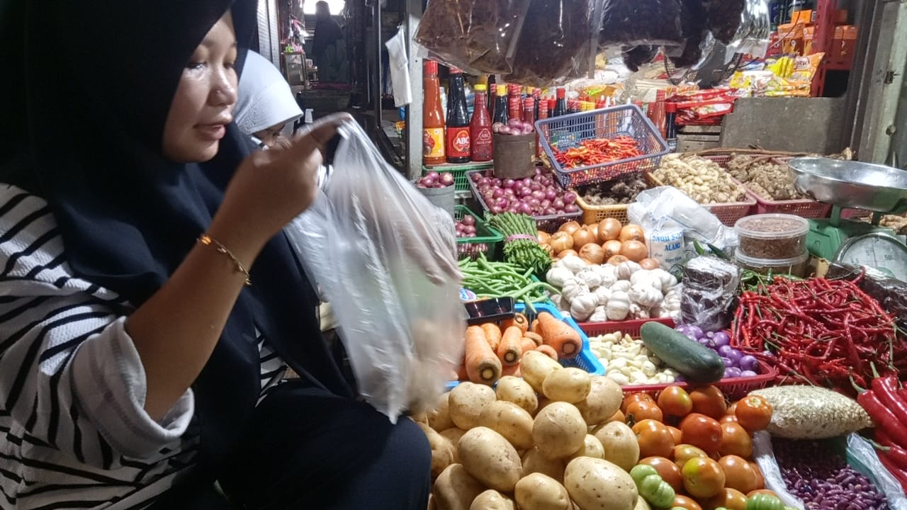 Harga Telur hingga Minyak Goreng Naik Usai Idul Adha, Ini Analisis Dari Kenaikan Harga Bahan Pokok!