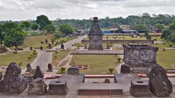 Tak sengaja Ditemukan Pencari Rumput, Inilah Kemegahan Istana Kerajaan Airlangga yang Tersembunyi di Hutan