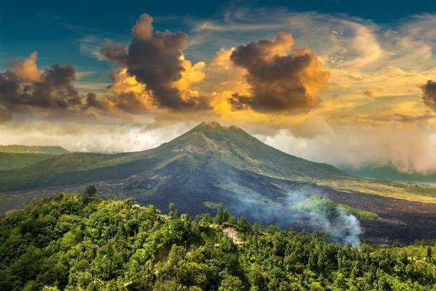 Kamu Harus Tau! Inilah Fakta Menarik Gunung Terpendek yang Ada di Indonesia 