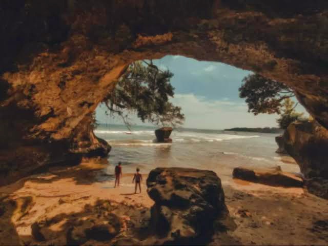 Kengerian Pantai Anyer, Tak Hanya Indah Tapi Banyak Menyimpan Cerita Mistis