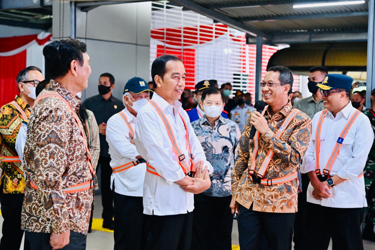 Presiden Tinjau Infrastruktur dan Naik KRL dari Tanah Abang ke Manggarai