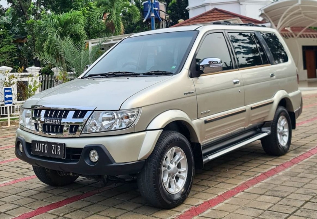 Misteri Isuzu Panther, Ini Dia Keunggulan Tersembunyi yang Bikin Harganya Tetap Stabil!